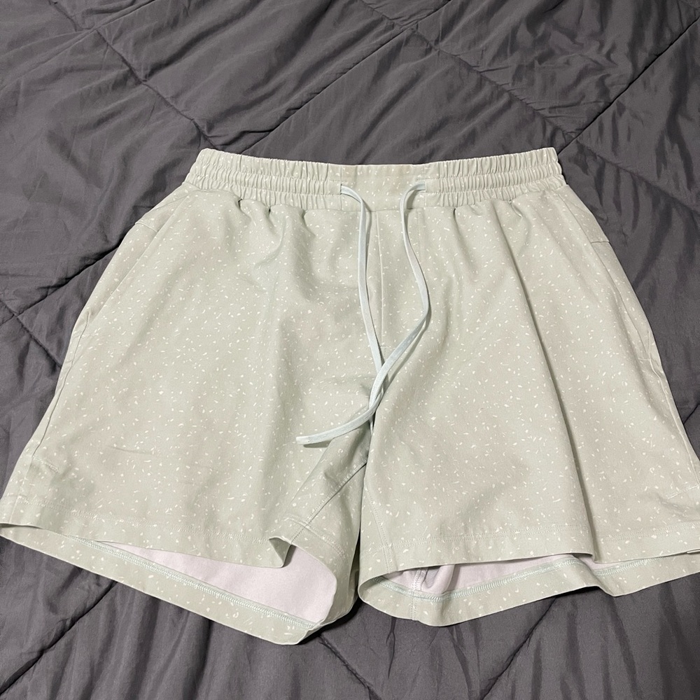Lulu Lemon Shorts size medium(good condition)
